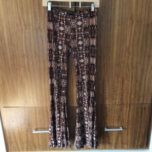 Small Volcom flare pants